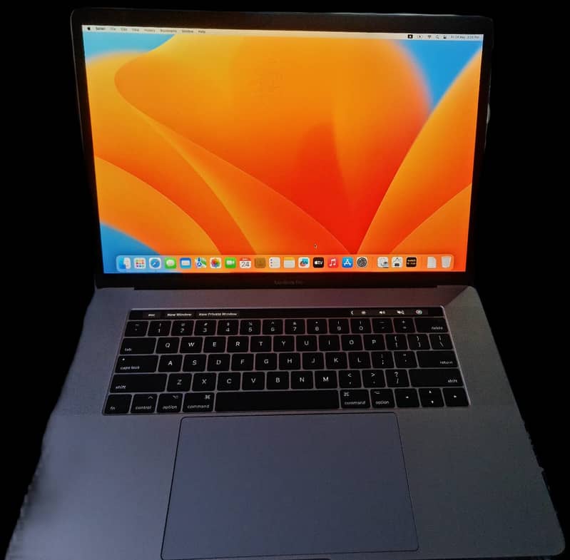 MacBook Pro 2017 15 inches 16 GB / 256 GB Plus Graphic Card