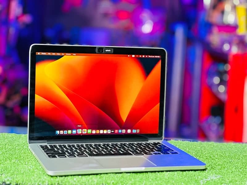 Macbook Pro {Retina, 13-inch Early 2015} CORE I5 turbo bost 3.3GHZ 8GB