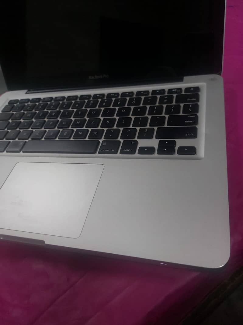 Macbook pro Mid 2012 Excellent Condition 2.5 Core i5 Processor