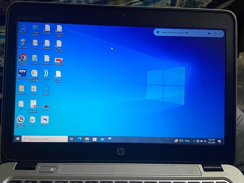 hp laptop core i5 6th generation WhatsApp or cont 03094812296