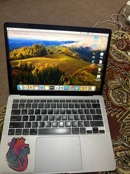 Macbook Air M1 2020 8gb ram 256 storage