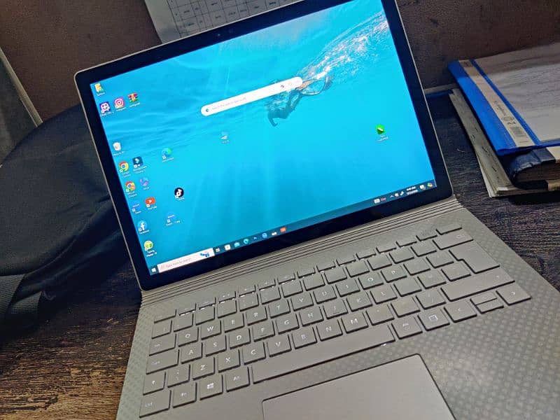 Microsoft surface book 2 i5 6th