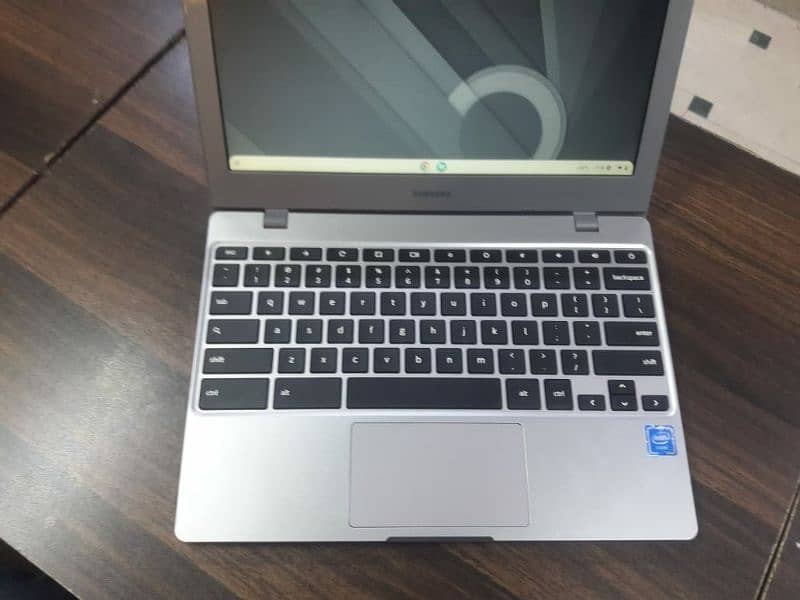 samsung chromebook 4! 4gb ram 32gb storage play store supported