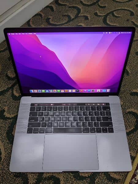Macbook pro 2016 tuch bar 15.4 inches