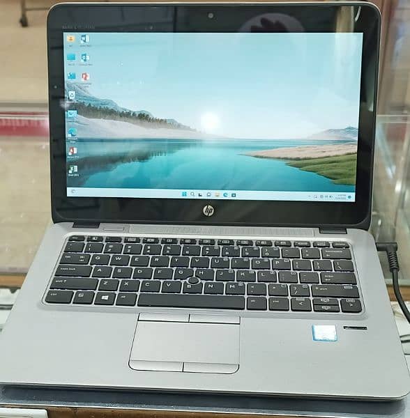 Tuch hp model 820G3 6th 16gb ram 512gb ssd core i5