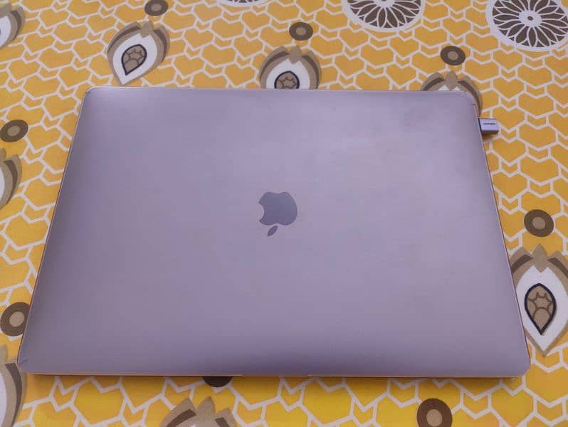 MacBook Pro 2019 with Box