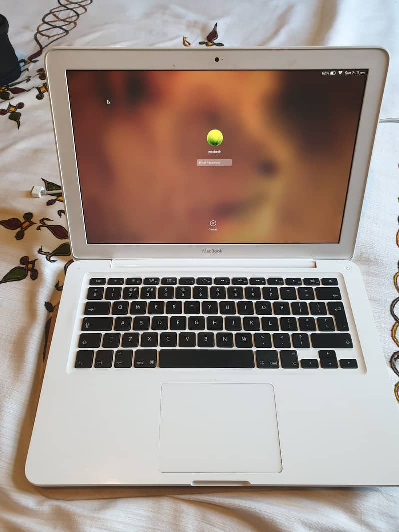 MACBOOK 2009 MODEL ( I broughted from U. K )