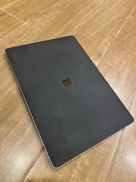 MacBook Pro (Late 2016) 15.4 Inches