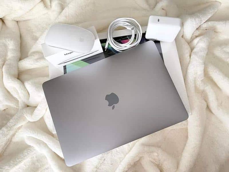 apple MacBook Pro M1 apple MacBook air M1 core i7 i5