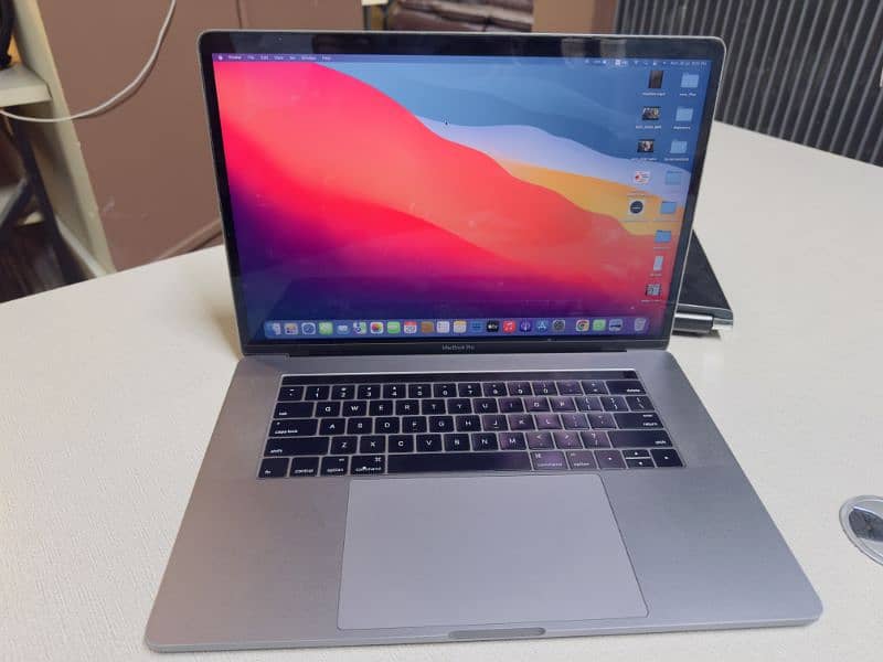 MACBOOK PRO 2017 15 inch