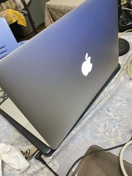 Macbook Air 2015 || Exchange possible with iPhone