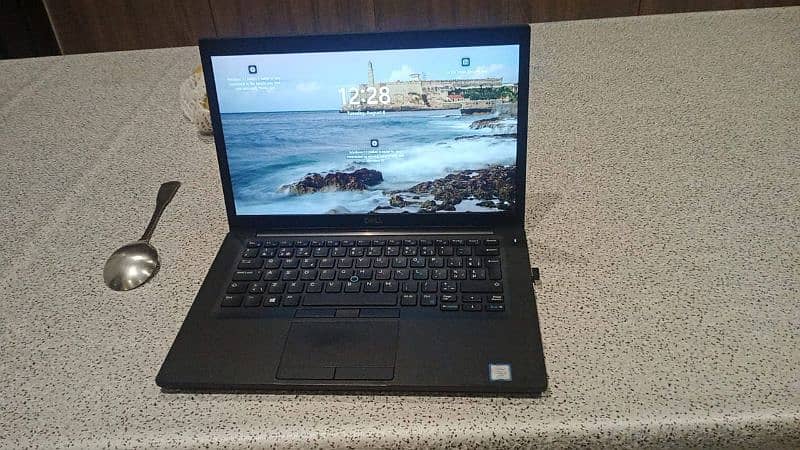 dell 7490 i5 8th gen,8gb 512 gb ssd 14:1 display