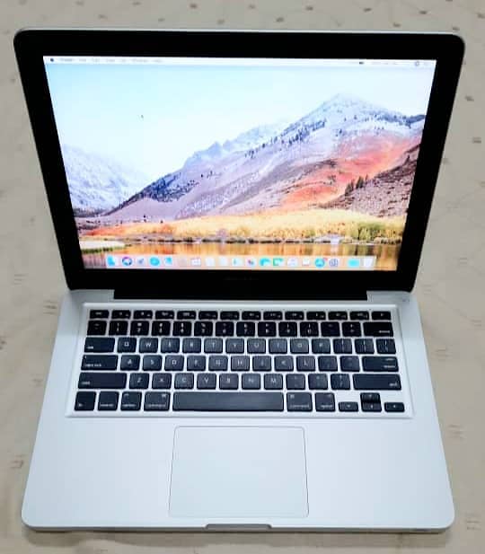 Apple Macbook Pro 13 Core i5 4GB RAM 256gb SSD