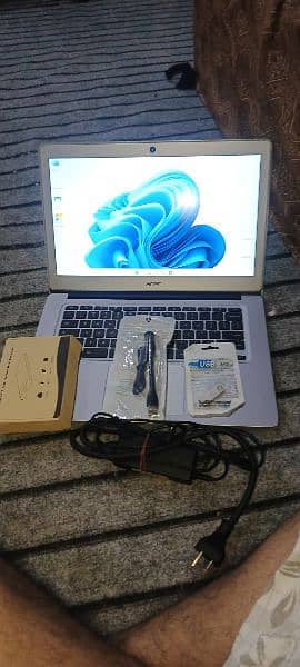 acer laptop 4ram 32 rom new condition 10\9