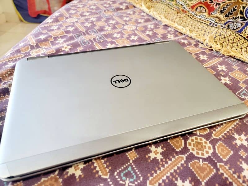 dell latitude i7 5th generation 8 gb ram 256 ssd.