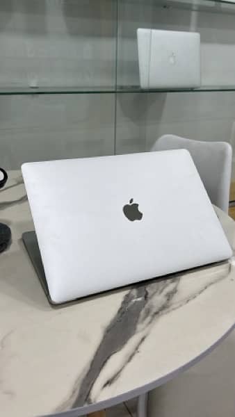 Apple MacBook Pro 13” M1 Chip