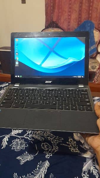Acer Chrome book laptop window 10 installed 128 SSD Hard