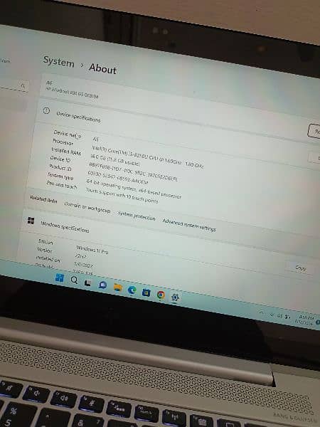 Hp Elitebook  Cor I5 8th Generation  16 Gb Ram 512 gb SSD with new log