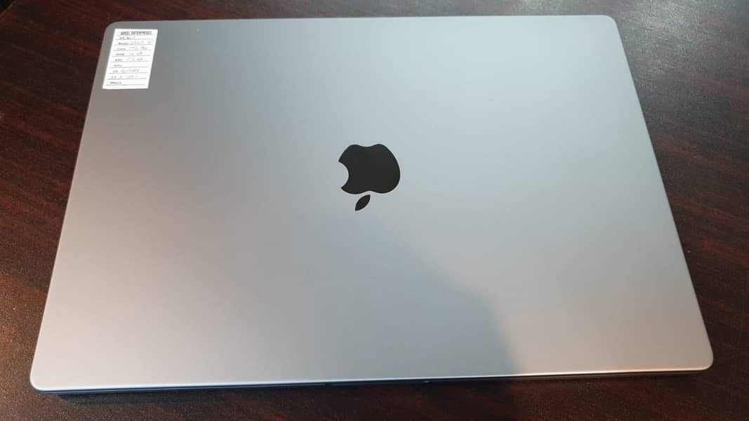 Macbook Pro M1 2021 16-inchs 16gb RAM 1Tb SSD