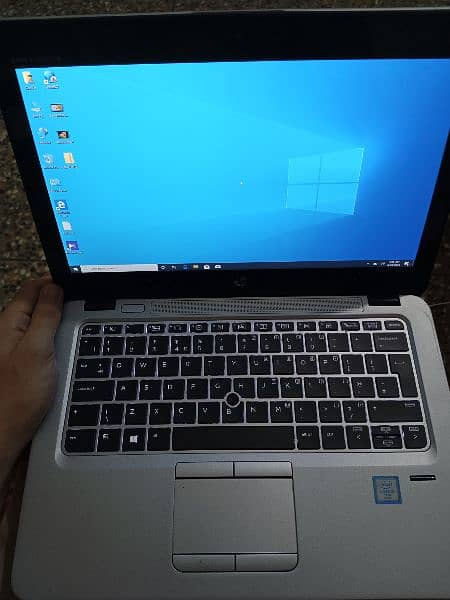 HP LAPTOP SILVER COLOR