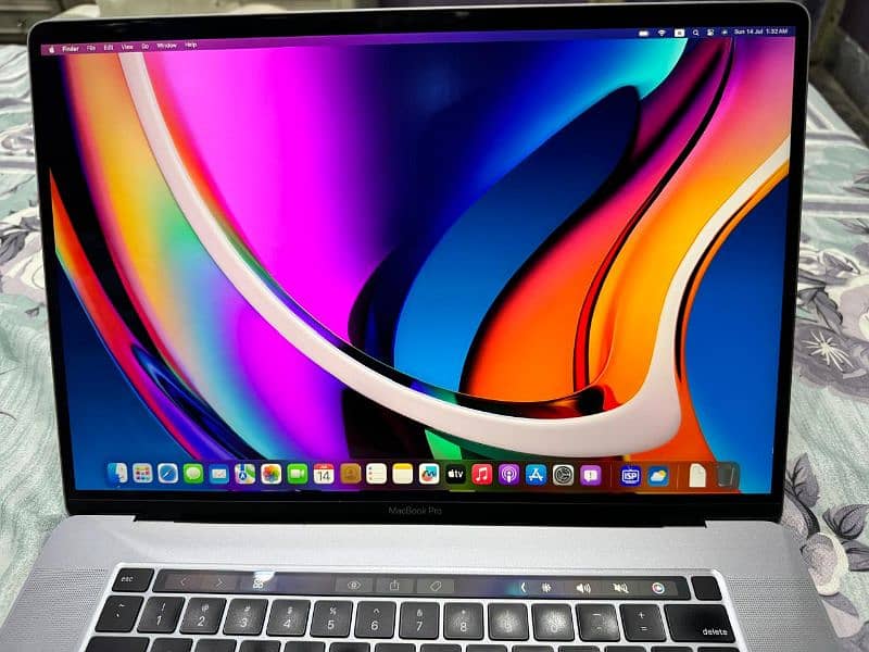 Macbook Pro 2017 16/256