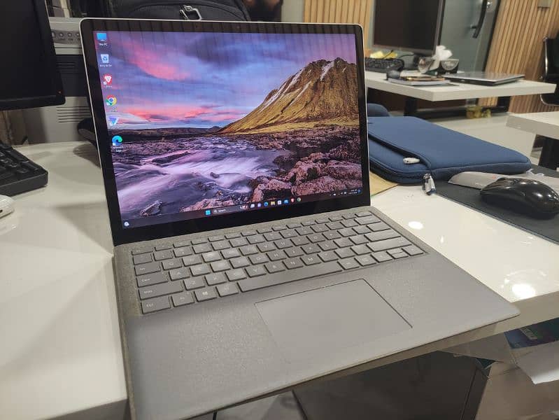 Microsoft Surface Laptop 2 (8th Gen)