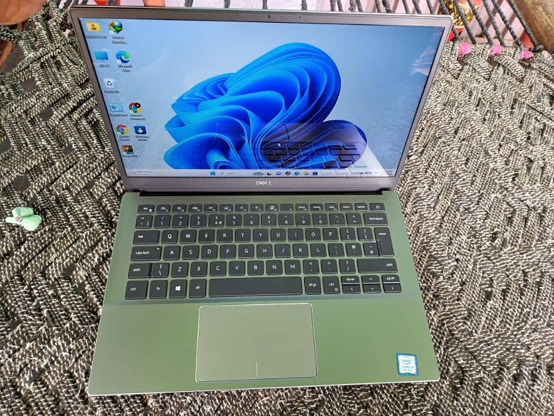 Dell latitude 3301 i5 8th generation 8/256
