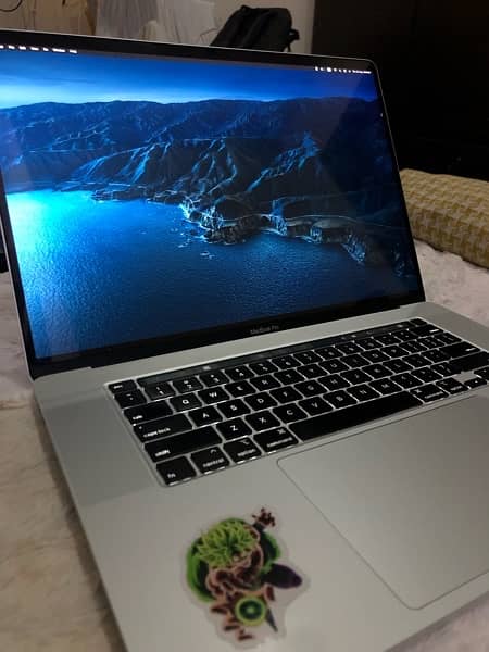 Macbook Pro 16” 2019 i9 16/1TB in mint condition