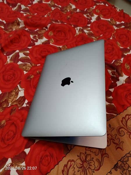 Apple MacBook pro Core i7, 13" inch, 2017 Model