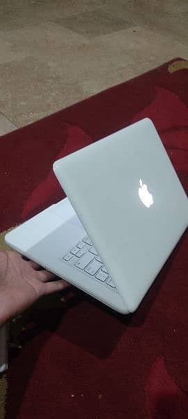 Apple MacBook