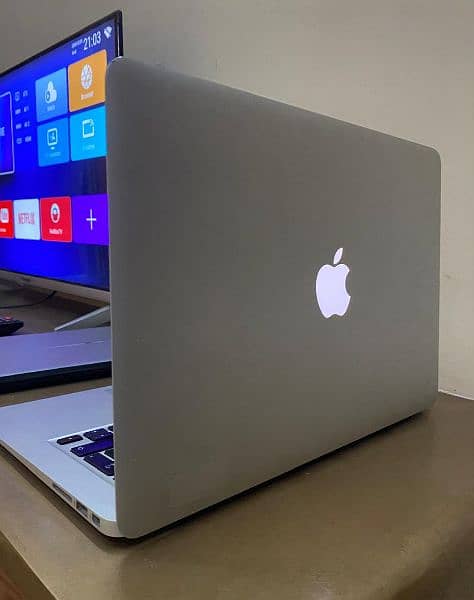 Apple MacBook Air 13, 13' 256 ssd update able newest version