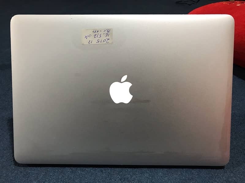 Apple MacBook Pro 2015 ( 15 inch Retina Display )