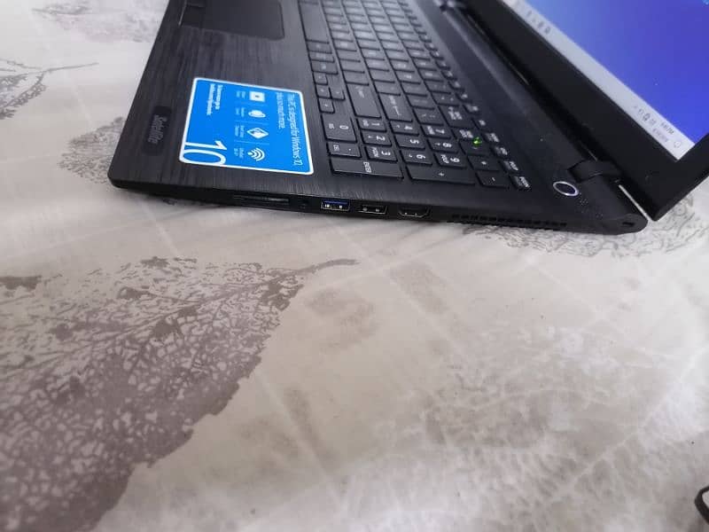 Toshiba satellite  core i7 5th gen, 8 gb ram, 180 gb ssd