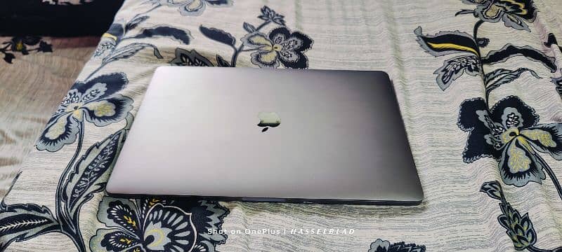 MacBook pro 2016 late with Touch bar