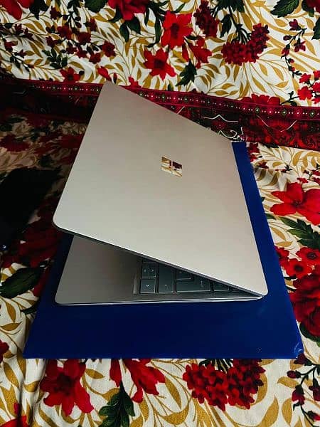 Microsoft Surface Go
