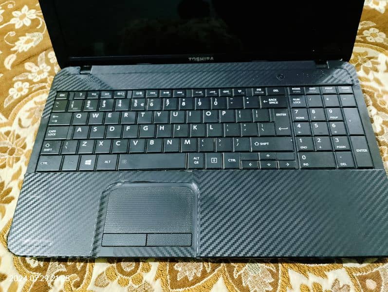 Toshiba laptop 4gb ram 300gb rom. core i5 2 generation
