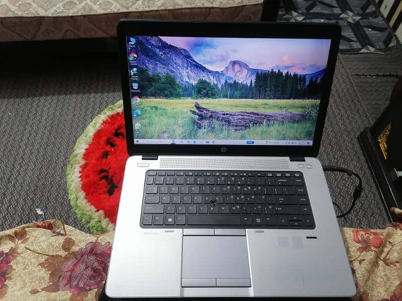 HP core i5 4th gen with Intel and radeon graphics