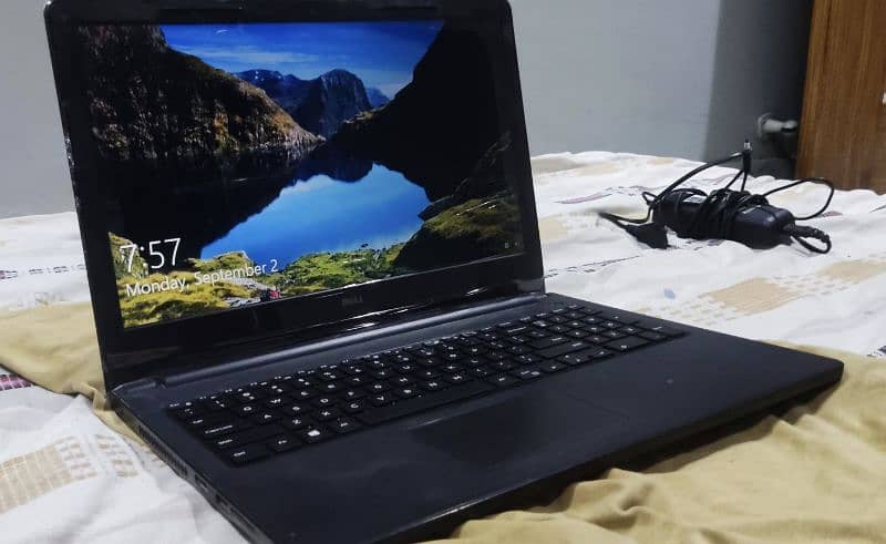 DELL INSPIRON i3