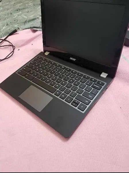 Acer c740Window 10 oprating system4gb ram180 ssd hard