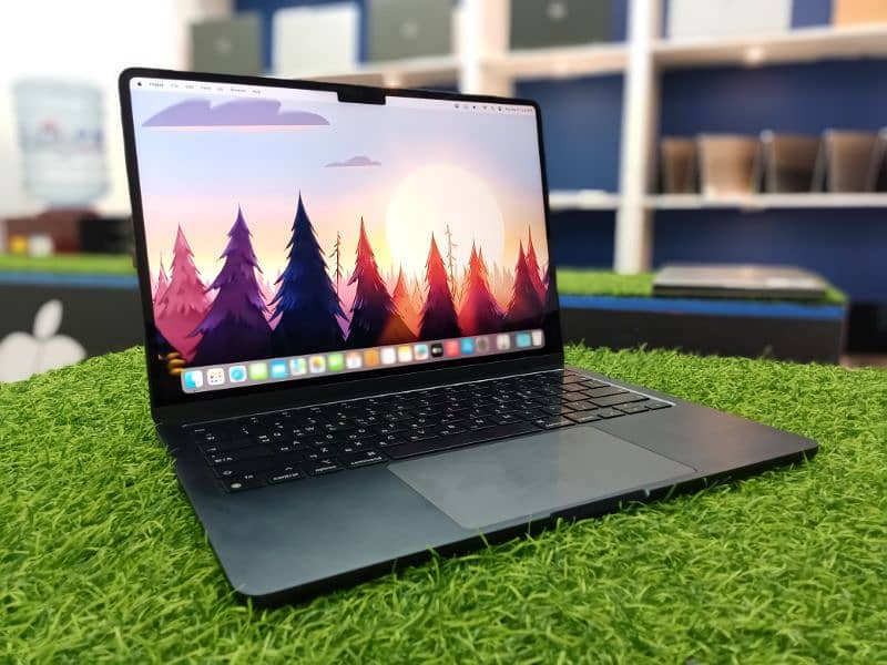 Macbook Air M2 2022 midnight 8gb 256gb 33 cycles 10/10 condition