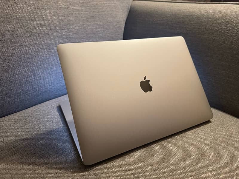 MacBook Pro 2017 in Warranty 15.4 inch