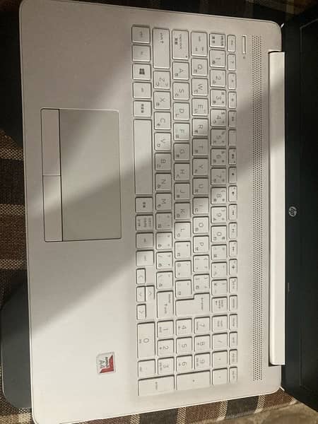 hp laptop 4/500gb  Amd A4-9125 Raedeon r3
