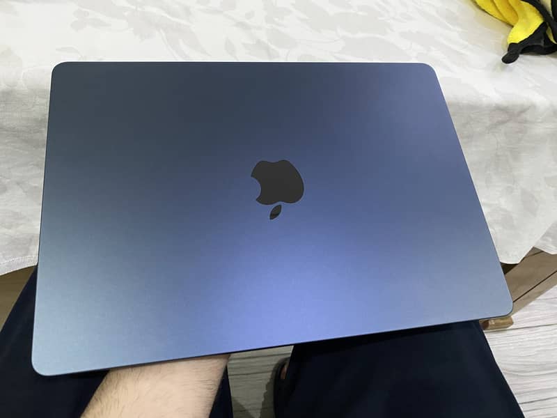 MacBook air m2 in 6 months apple warranty