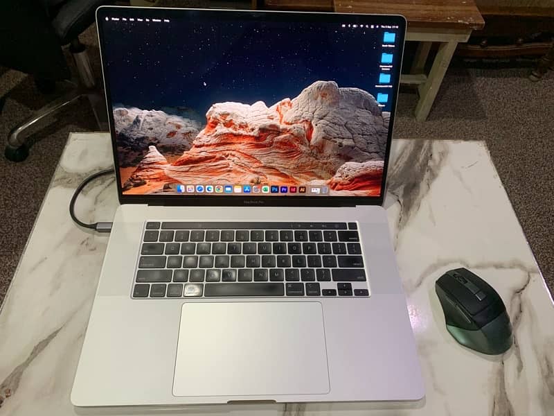16-inch MacBook Pro (2019) intel i7, 16GB, 512GB, AMD 4GB VGA