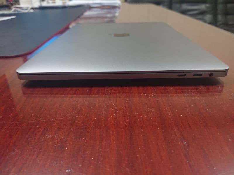 Macbook pro 2017 Core-i5 3.1Ghz 8GB 512GB Lush condition+original box