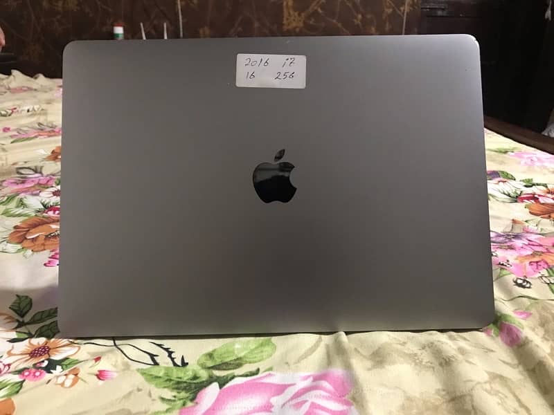 Apple MacBook Pro 2016 ( 13 inch Retina Display )