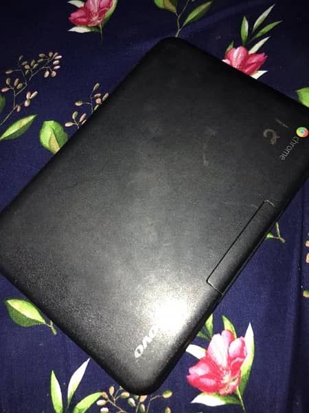 chrome book  4 gb 16 ssd