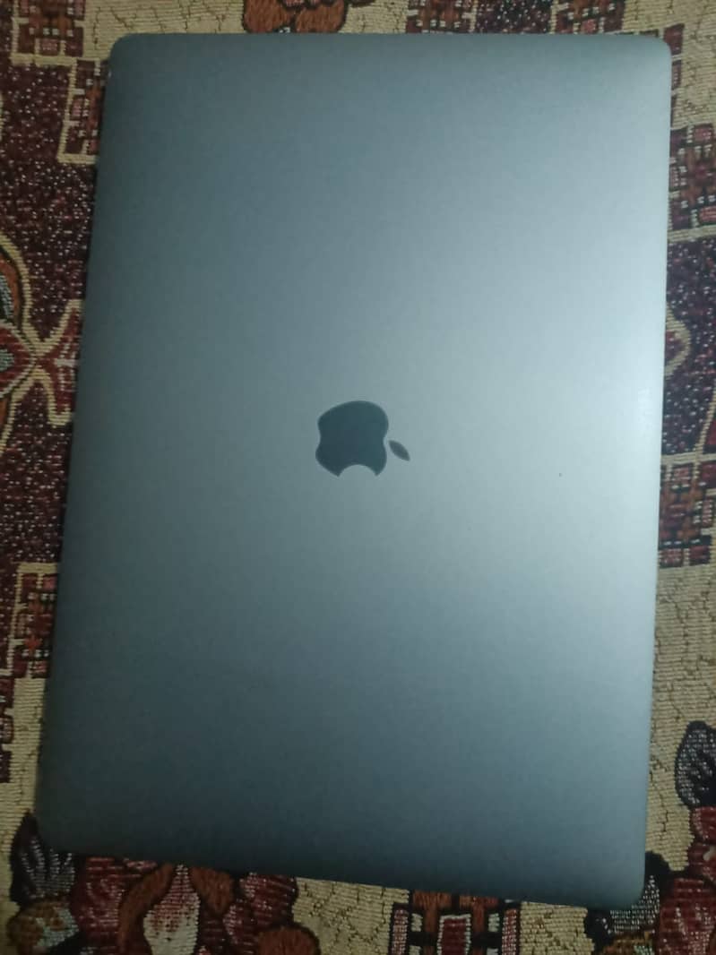 Mac book pro 2018 15 inches