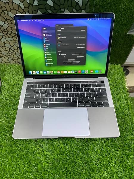 apple mac book 2017 pro /- 03461809478