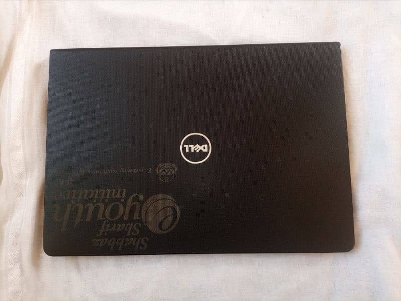 Dell vostro 14 3468 i7 7th gen 8gb ddr4 ram  & 8gb  graphics